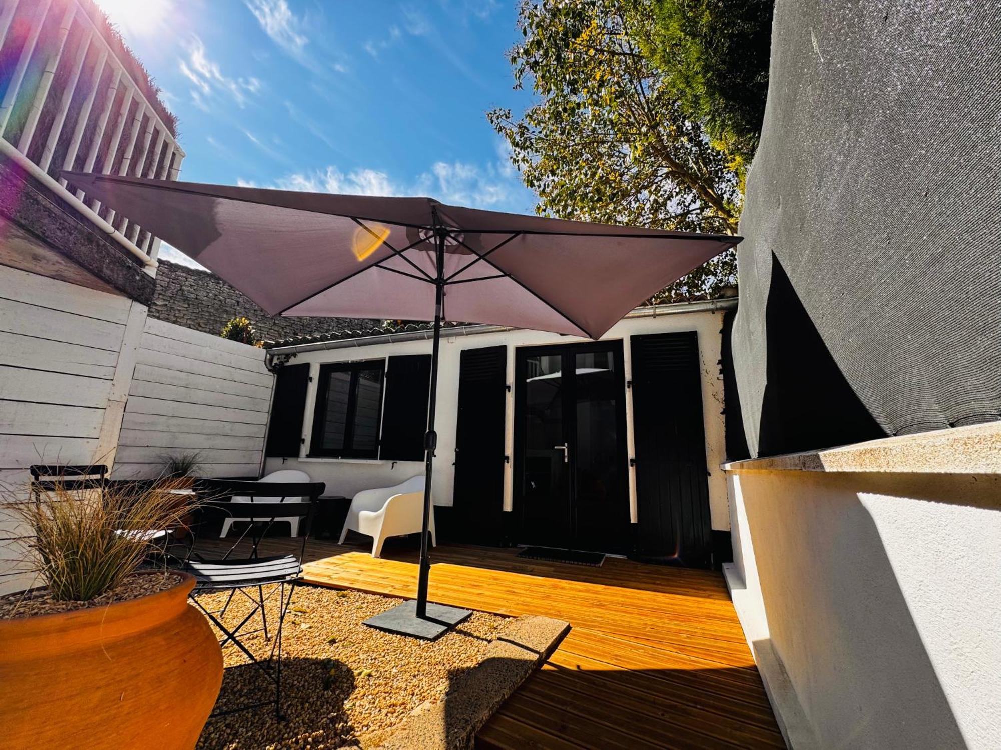 Appartement Le Petit Re, Hypercentre, Garage Prive, Terrasse à Niort Extérieur photo